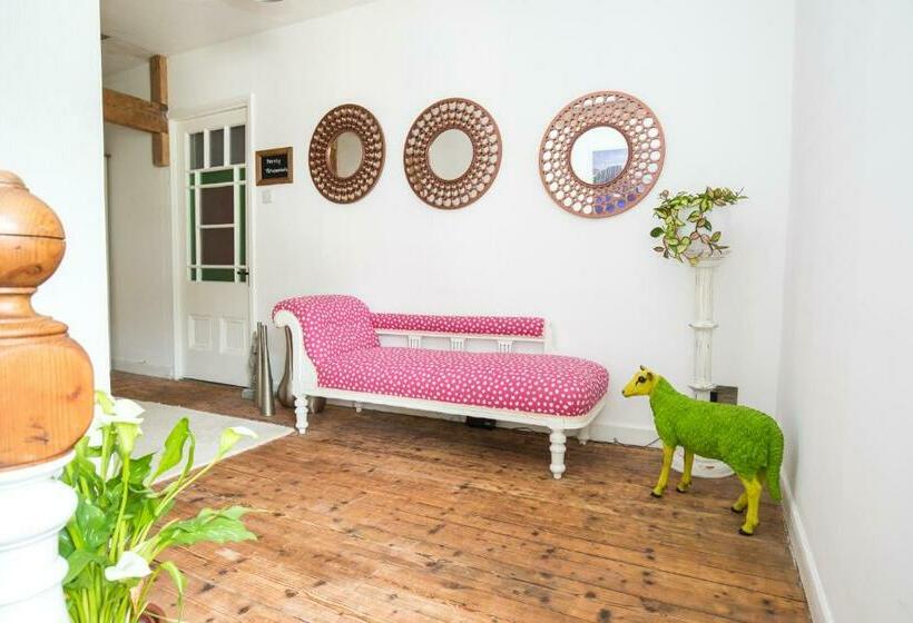 デラックススタジオ, James  Place At Brynawel