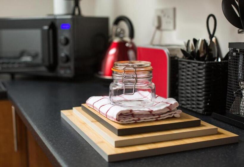 デラックススタジオ, James  Place At Brynawel