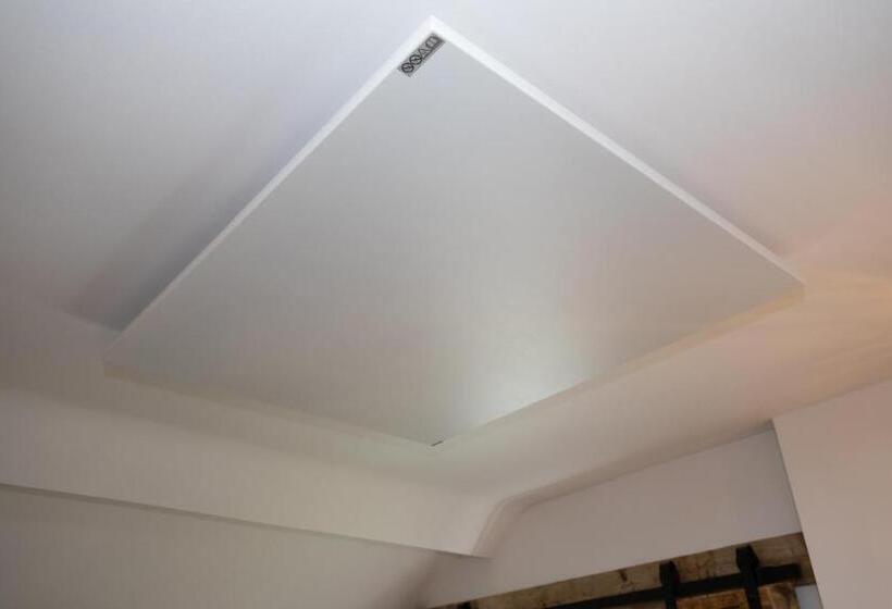 デラックススタジオ, James  Place At Brynawel