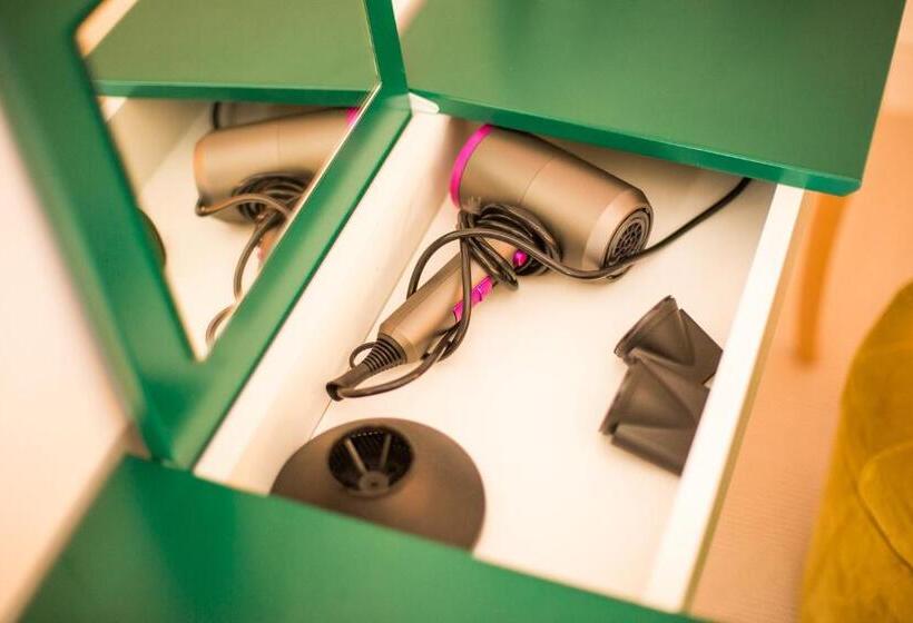 デラックススタジオ, James  Place At Brynawel