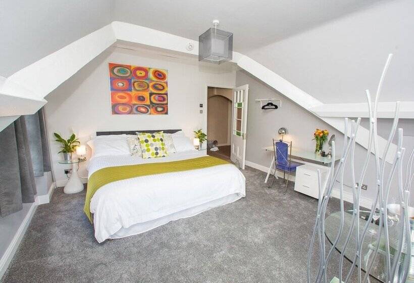 デラックススタジオ, James  Place At Brynawel