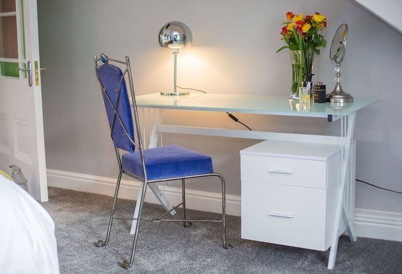 デラックススタジオ, James  Place At Brynawel