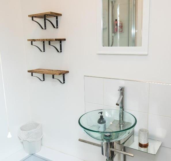 デラックススタジオ, James  Place At Brynawel