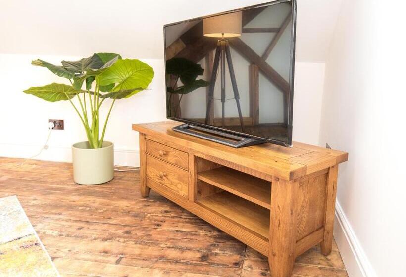 デラックススタジオ, James  Place At Brynawel