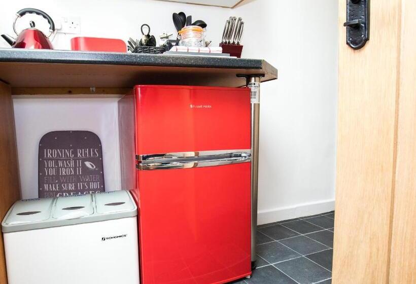 デラックススタジオ, James  Place At Brynawel