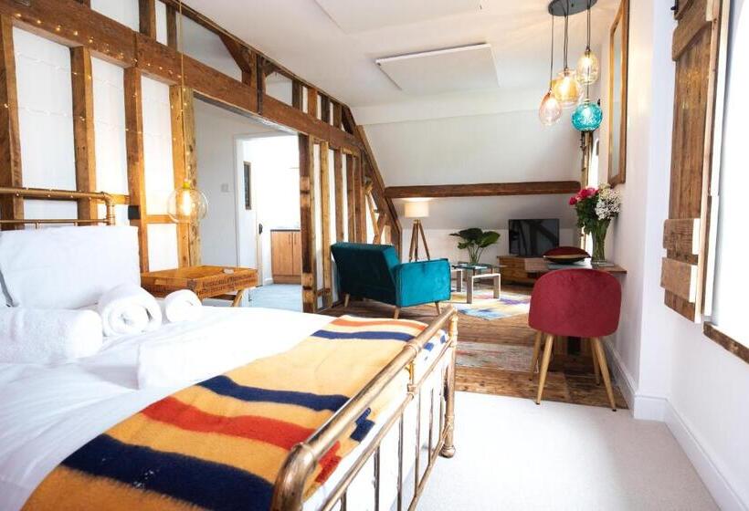 デラックススタジオ, James  Place At Brynawel