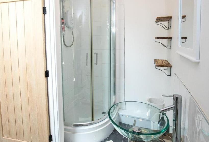 デラックススタジオ, James  Place At Brynawel