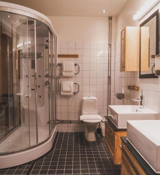 מיטת קינג בסוויטה, Best Western Hotel Arctic Eden