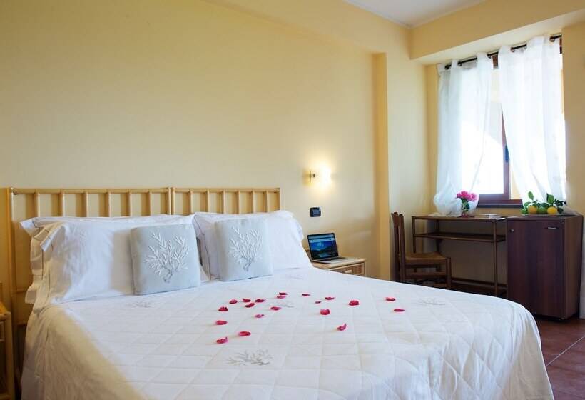 Номер Стандарт Боковой Вид на Море, A Nuciara Park Hotel & Wellness Center