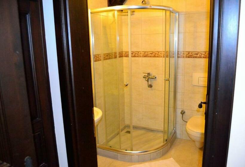 اتاق استاندارد سه نفره, Alp Guesthouse