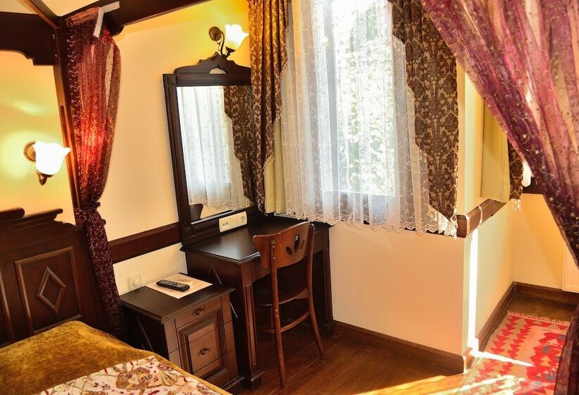 اتاق استاندارد سه نفره, Alp Guesthouse
