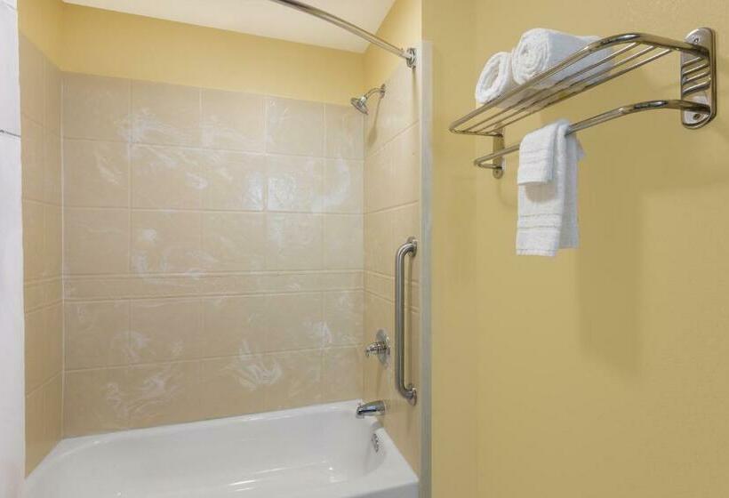اتاق استاندارد با تخت بزرگ, Days Inn By Wyndham New Orleans Pontchartrain
