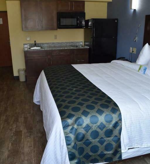 带大床的标准间, Days Inn By Wyndham New Orleans Pontchartrain