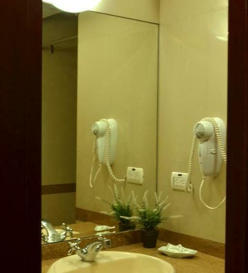 اتاق خانوادگی, El Tambo 1