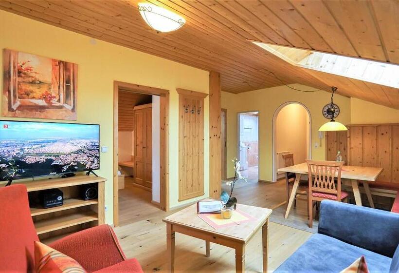 شقة غرفتين نوم مزودة بشُرفة, Ferienhaus Und Landhaus Berger