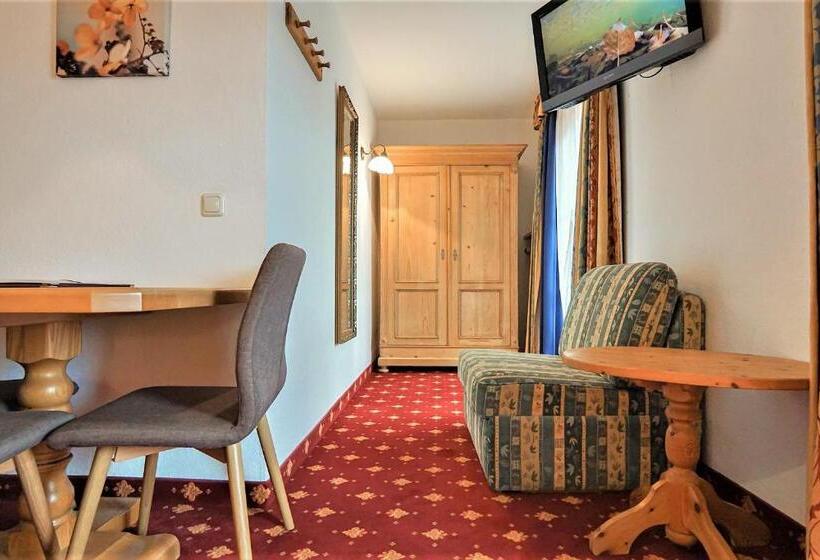 غرفة قياسية ثلاثية, Ferienhaus Und Landhaus Berger