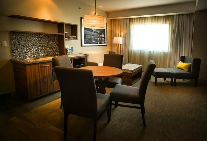 キングサイズベッドのデラックススイート, Hampton Inn By Hilton Piedras Negras