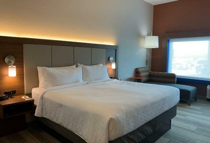 适合残疾人士使用的带超级大床的标准间, Holiday Inn Express & Suites Danville, An Ihg