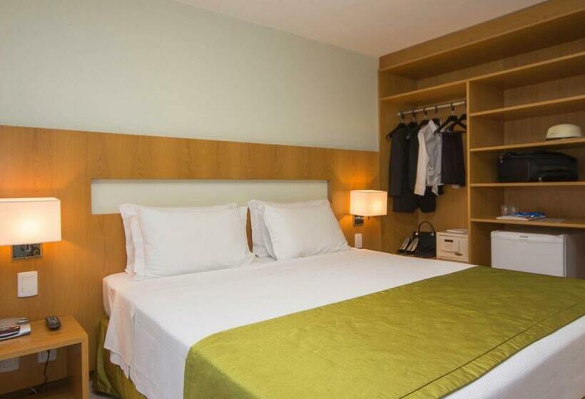 Quarto Estandar, Naoum