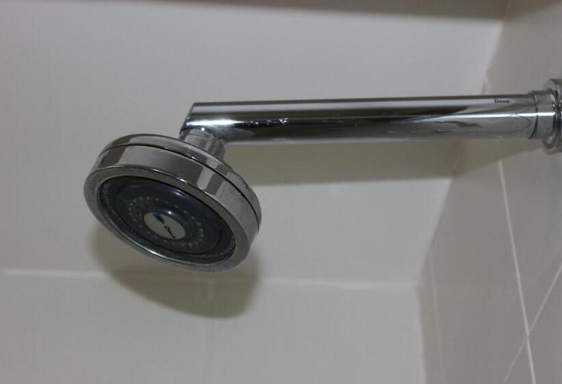 Quarto Triplo Estandar, Naoum