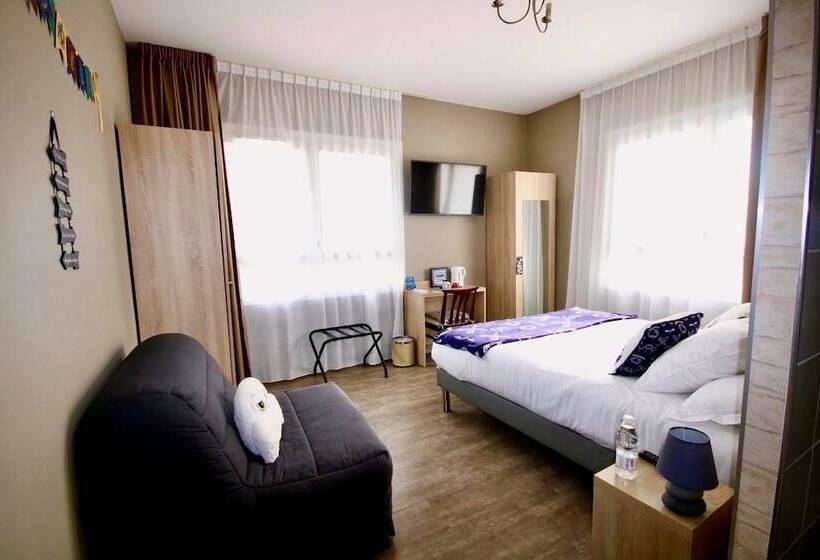 Трехместный Номер Комфорт, The Originals Boutique, Hôtel Lakeside, Biscarrosse , Lac