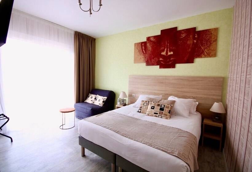 Трехместный Номер Комфорт, The Originals Boutique, Hôtel Lakeside, Biscarrosse , Lac