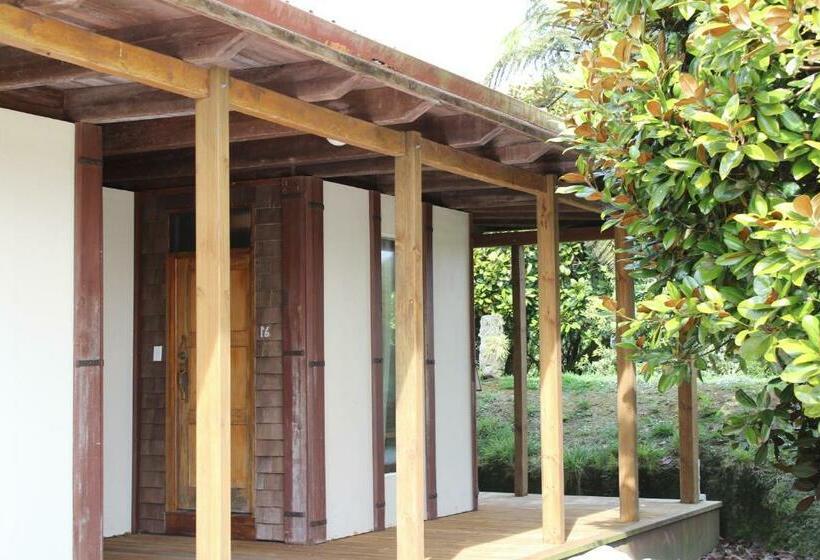 이코노미 룸, Last Resort Karamea