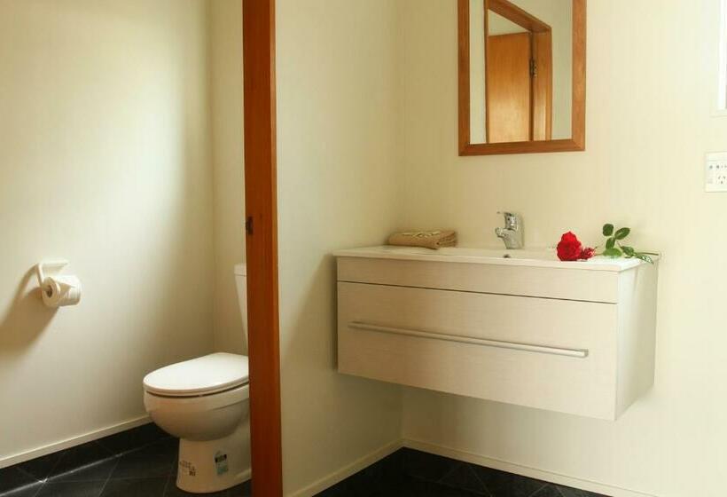 스탠다드 스튜디오, Last Resort Karamea