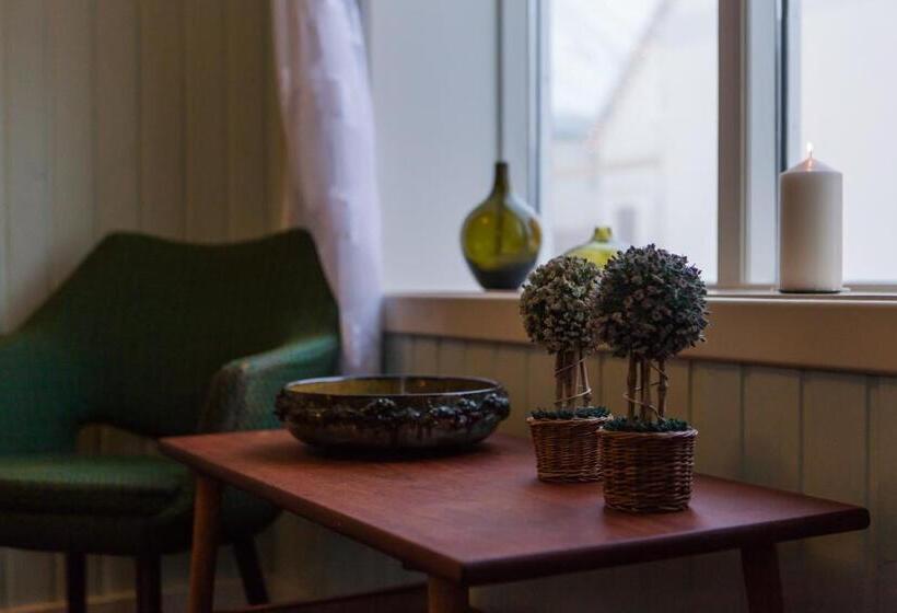 اتاق استاندارد سه تخته با سرویس بهداشتی مشترک, Guesthouse Isafjordur Gamla