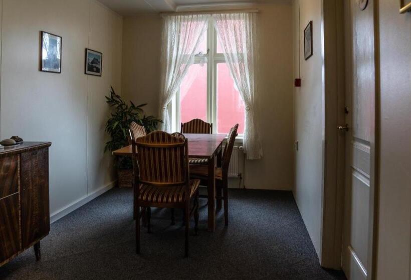اتاق استاندارد سه تخته با سرویس بهداشتی مشترک, Guesthouse Isafjordur Gamla