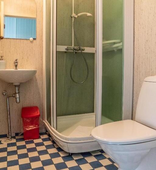 اتاق استاندارد سه تخته با سرویس بهداشتی مشترک, Guesthouse Isafjordur Gamla