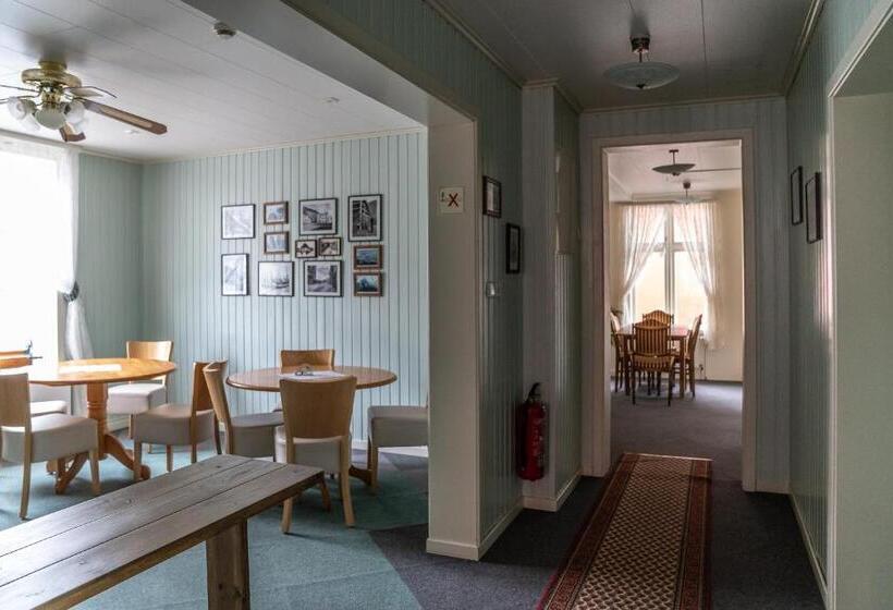 اتاق استاندارد سه تخته با سرویس بهداشتی مشترک, Guesthouse Isafjordur  Gamla