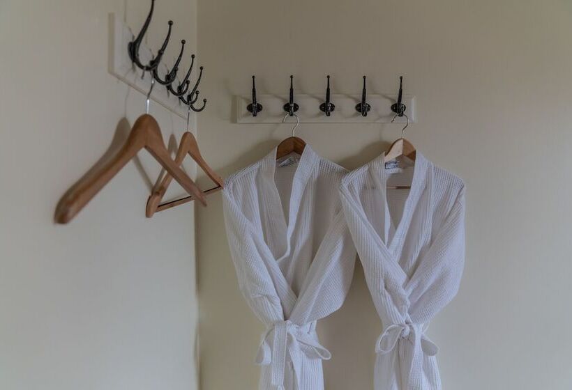 اتاق استاندارد با سرویس بهداشتی مشترک, Guesthouse Isafjordur Gamla