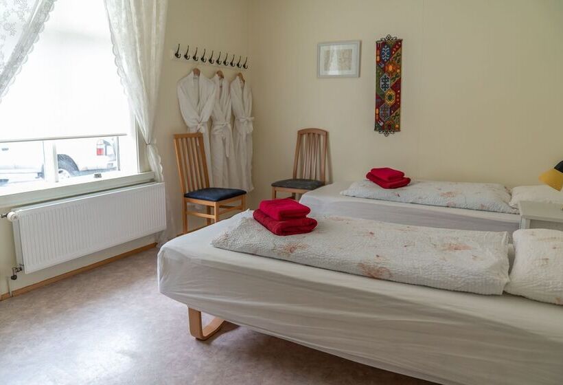 اتاق استاندارد با سرویس بهداشتی مشترک, Guesthouse Isafjordur  Gamla