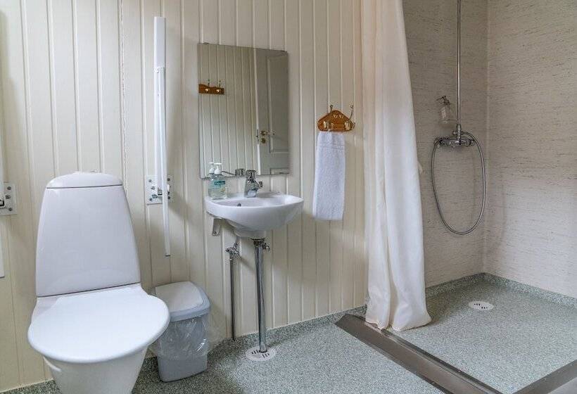 اتاق استاندارد سه تخته با سرویس بهداشتی مشترک, Guesthouse Isafjordur  Gamla