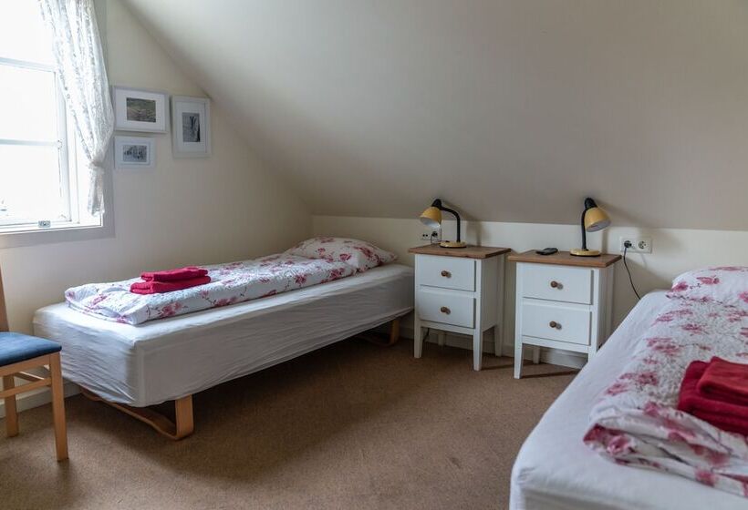 اتاق استاندارد سه تخته با سرویس بهداشتی مشترک, Guesthouse Isafjordur Gamla