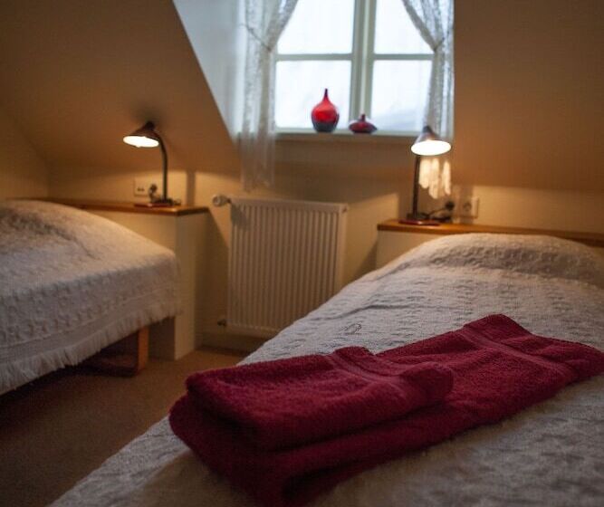 اتاق استاندارد سه تخته با سرویس بهداشتی مشترک, Guesthouse Isafjordur Gamla