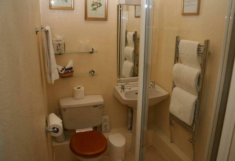 スタンダードルーム, Lowbyer Manor Country House