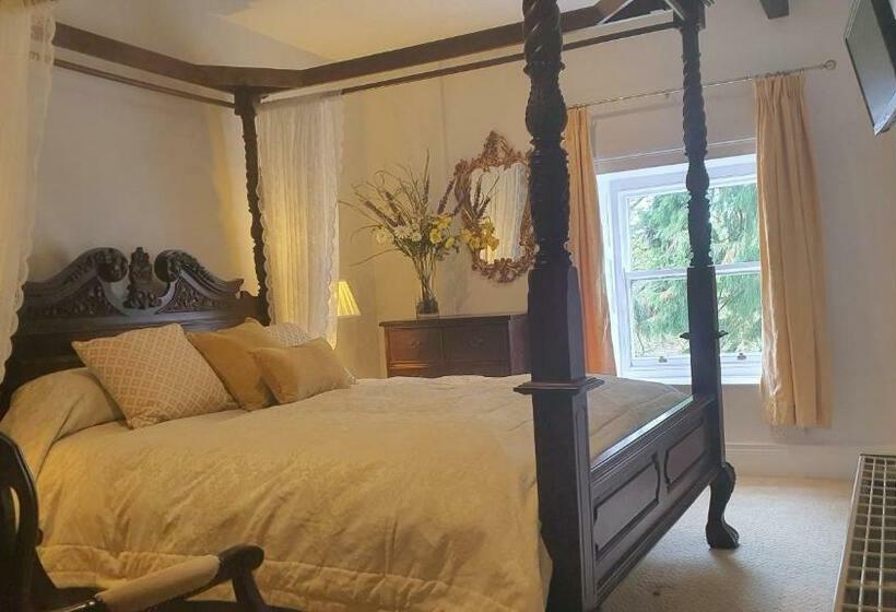 スタンダードルーム, Lowbyer Manor Country House