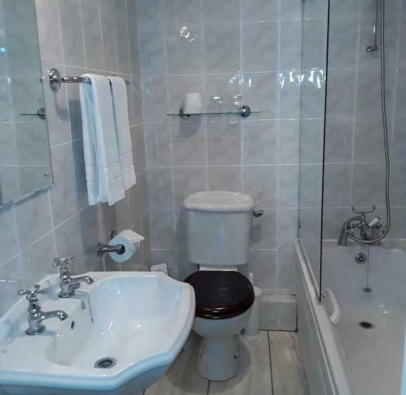 スタンダードルーム, Lowbyer Manor Country House