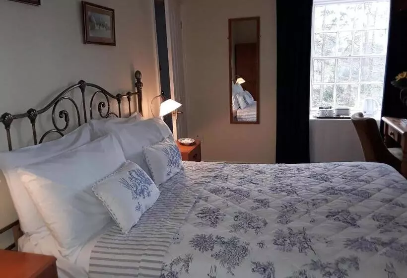 ベーシックルーム, Lowbyer Manor Country House