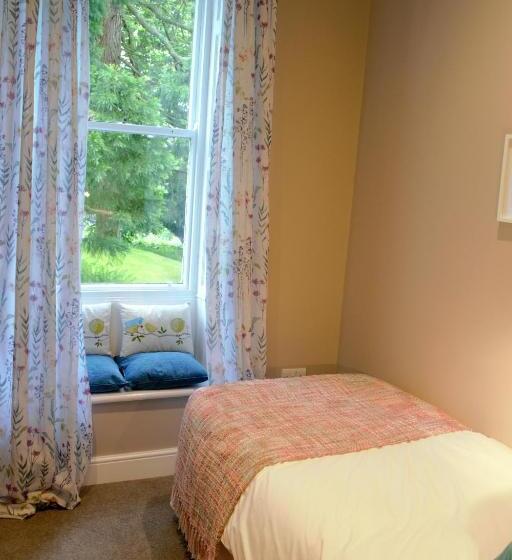 庭の見えるシングルルーム, Lowbyer Manor Country House