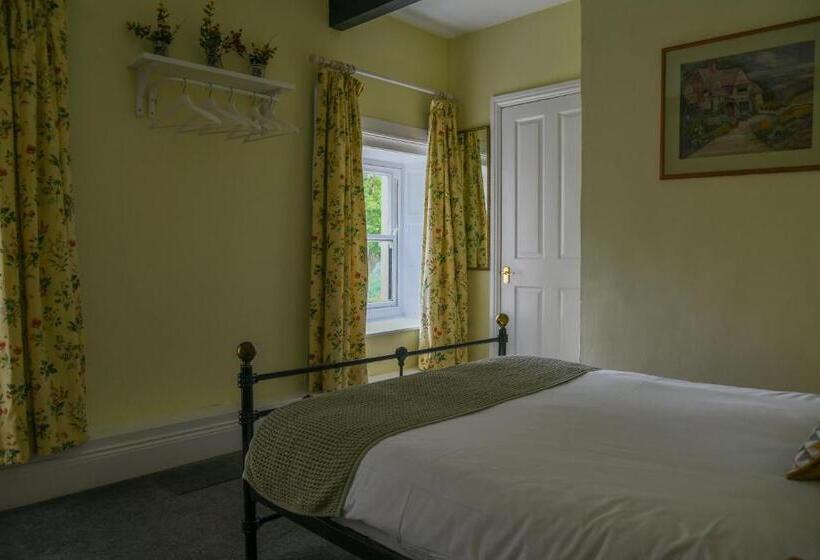 スタンダードルーム, Lowbyer Manor Country House