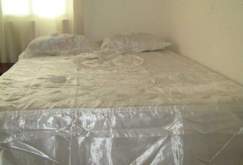 اتاق استاندارد یک تخته با سرویس بهداشتی مشترک, Castillo Romano