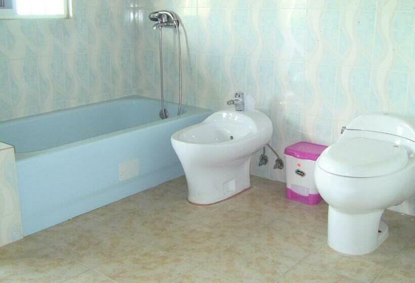 اتاق استاندارد یک تخته با سرویس بهداشتی مشترک, Castillo Romano