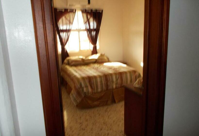 اتاق استاندارد یک تخته با سرویس بهداشتی مشترک, Castillo Romano