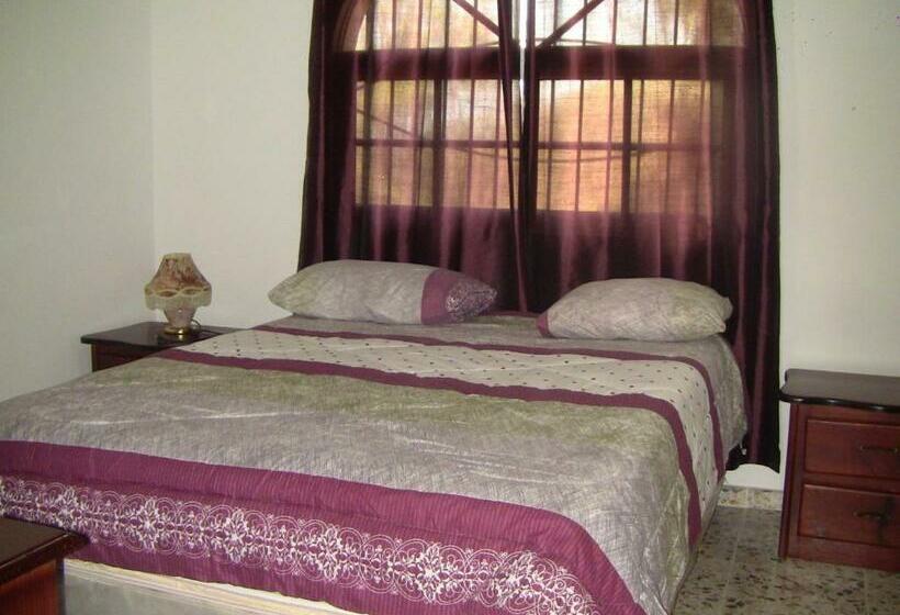 اتاق استاندارد یک تخته با سرویس بهداشتی مشترک, Castillo Romano