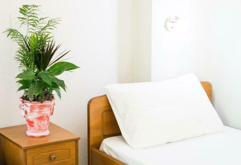 标准工作室, Greta Apartments