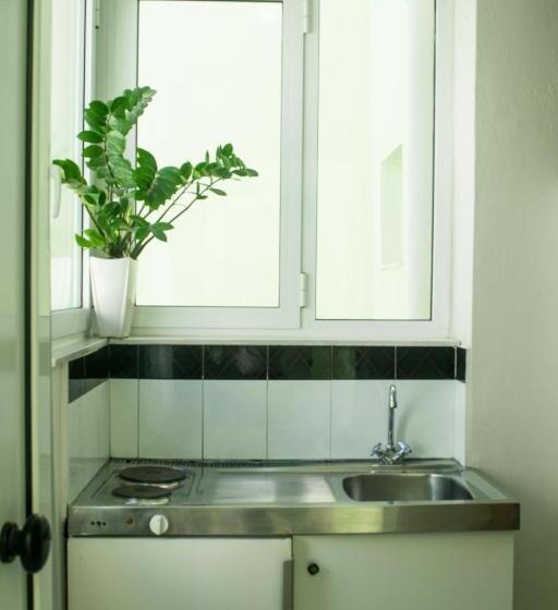 标准工作室, Greta Apartments