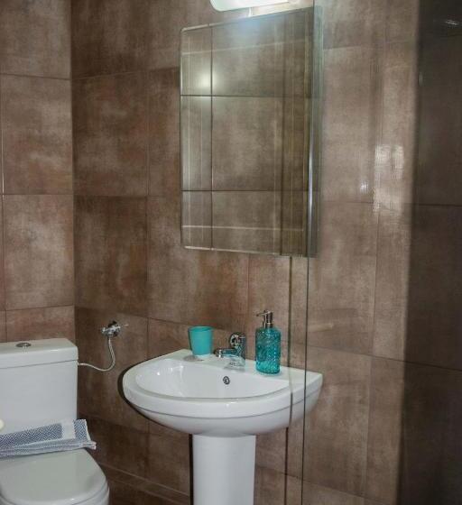 家庭公寓, Greta Apartments